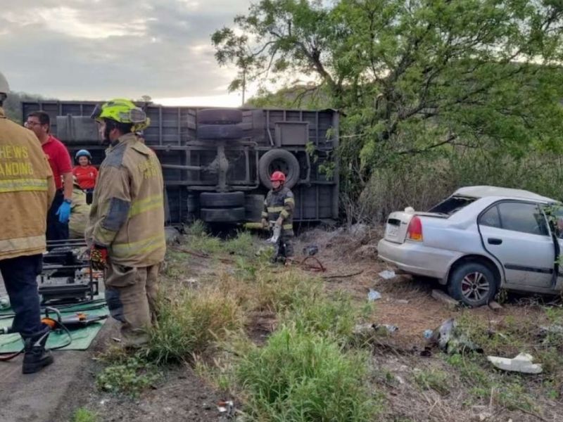 Tragedia en la vía Manta-Rocafuerte: cinco muertos en choque múltiple