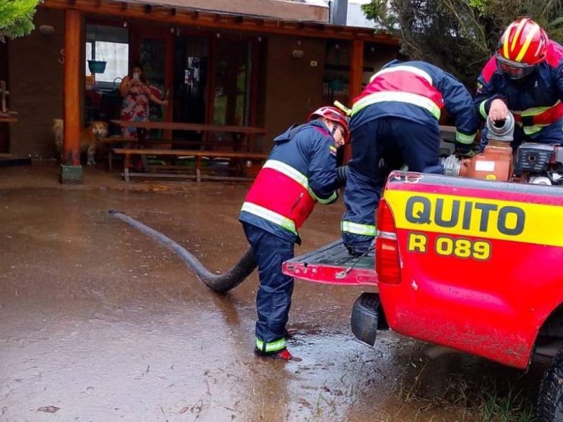 Tormenta con granizo en Quito causa inundaciones y daños en Tumbaco