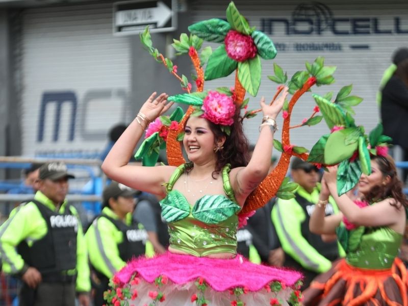 Ambato deslumbró con su Desfile de la Fruta y las Flores