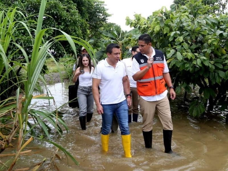 Presidente Noboa entrega títulos de propiedad en Los Ríos