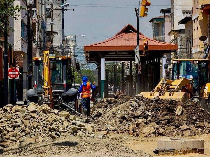 Interrupciones de tránsito en Guayaquil por obras de la Troncal 4 de la Metrovía