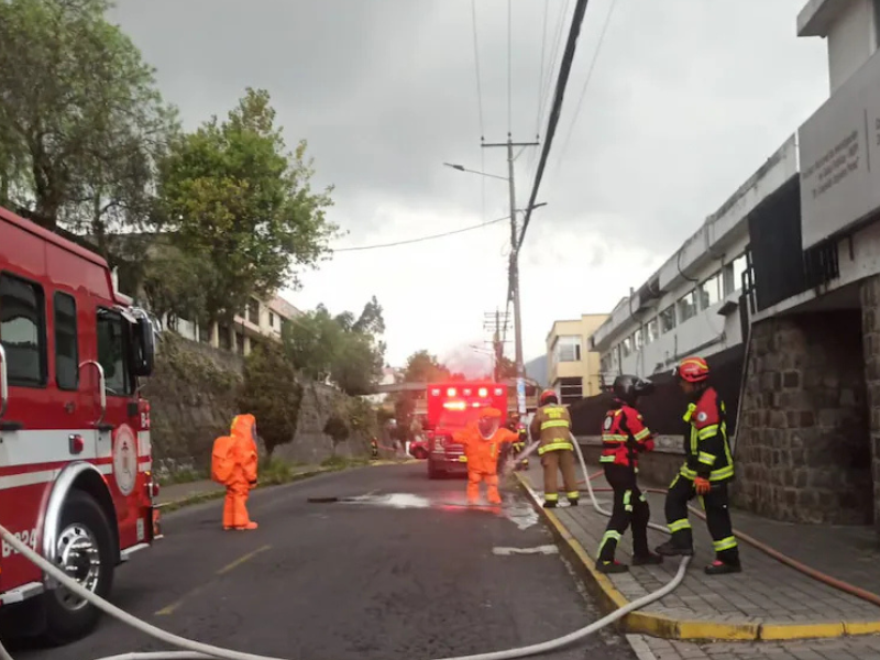 Explosión en el Instituto Nacional de Investigación en Salud Pública activa protocolos de emergencia en Quito