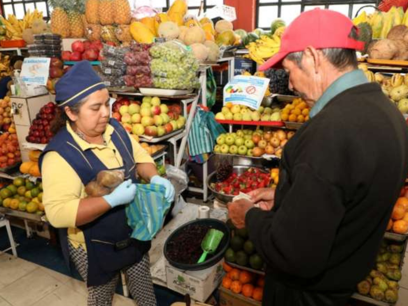 Ecuador registra inflación negativa en abril de 2025