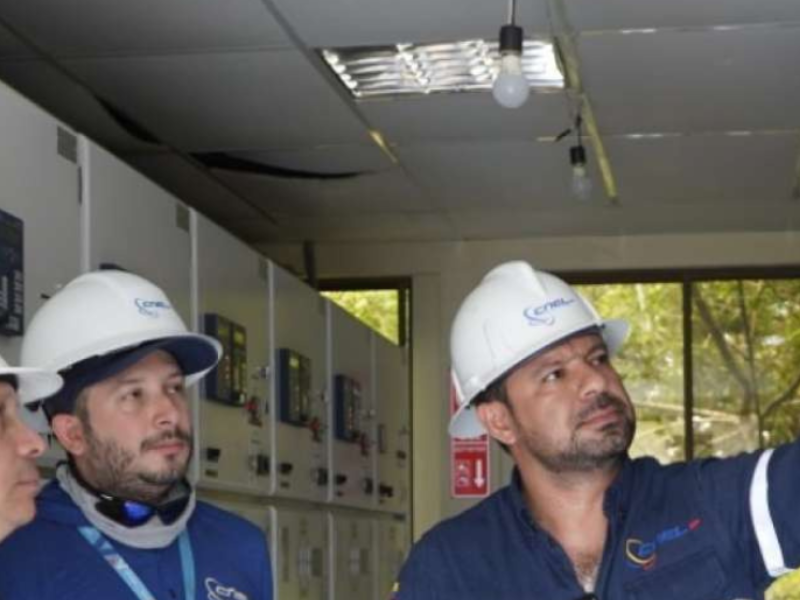 Nueva línea eléctrica mejora servicio en Santa Elena