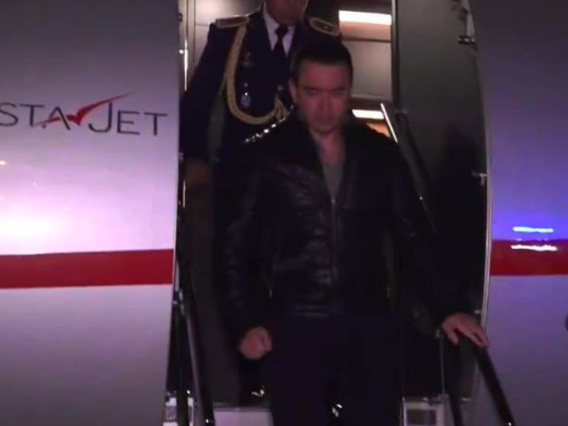 Noboa viaja en aviones privados por gira internacional