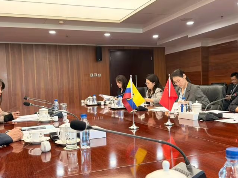 Delegación ecuatoriana viaja a China con agenda económica poco transparente