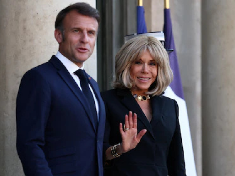 La controvertida historia de amor entre Emmanuel y Brigitte Macron: de las aulas al Elíseo