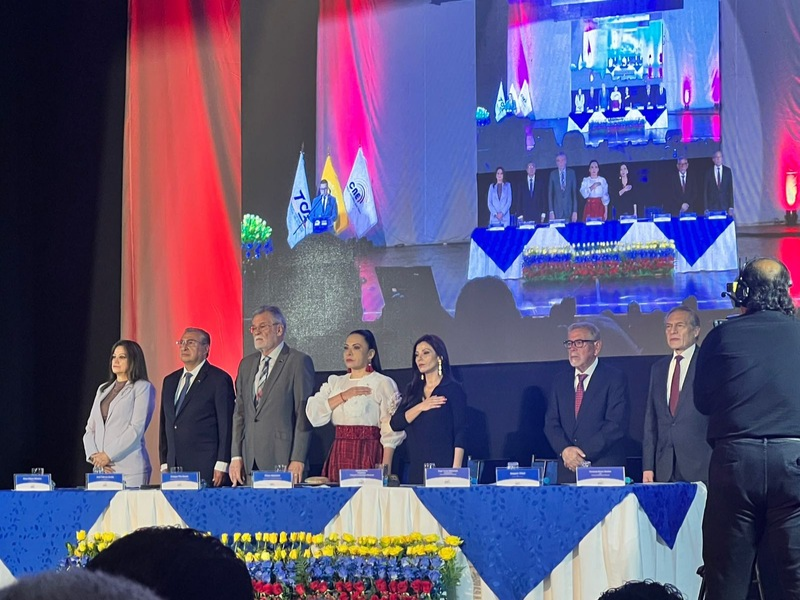 El CNE concluye entrega de credenciales a asambleístas nacionales y parlamentarios andinos