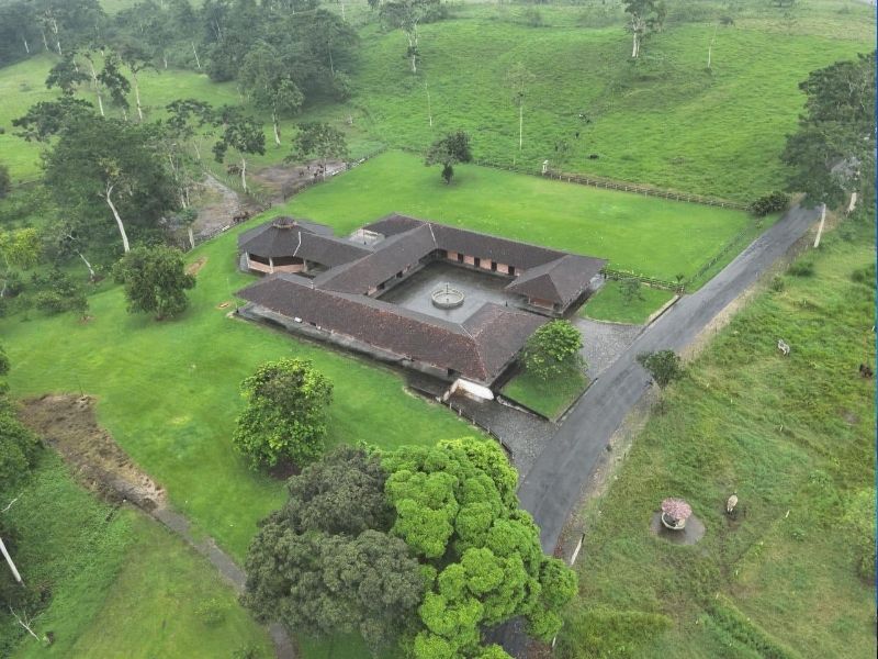 Armas, municiones y una caja fuerte: Ejército allana hacienda de hija de cabecilla de los Comandos de la Frontera