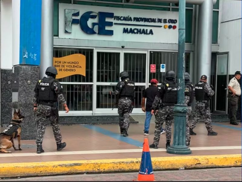Alarma en Machala: Fiscalía es evacuada por amenaza de bomba y panfletos con amenazas extremas