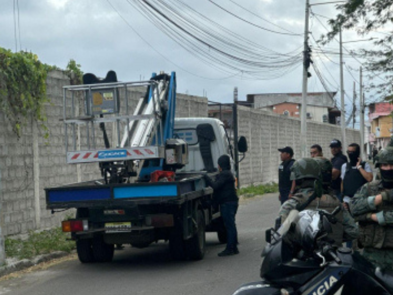 Desmantelan sistema de videovigilancia clandestino en barrio de alias ‘Fito’ en Manta