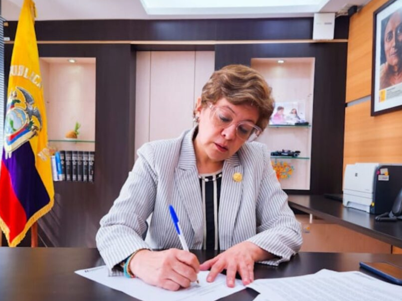 Ministerio de Trabajo modifica reglamento para contratos colectivos en el sector público