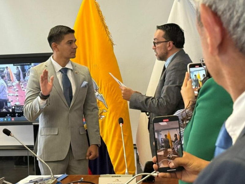 Jaime Estrada preside Comisión de Garantías Constitucionales