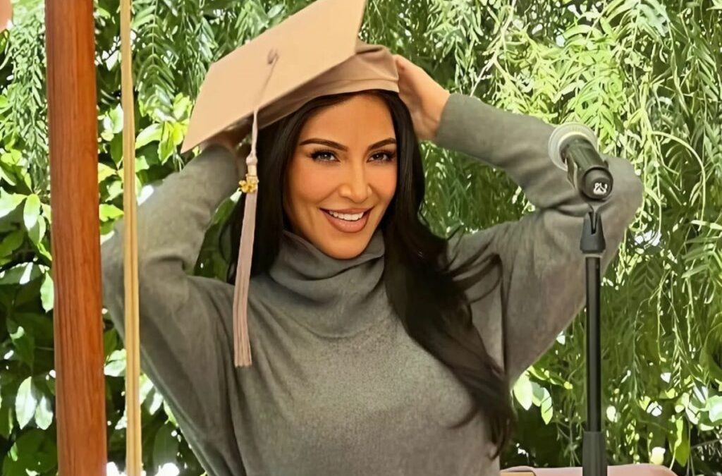 Kim Kardashian culmina estudios de Derecho sin asistir a la universidad