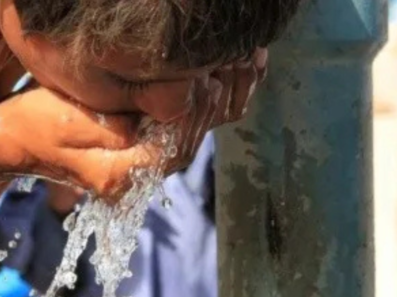 Medio millón de niños consumen agua contaminada