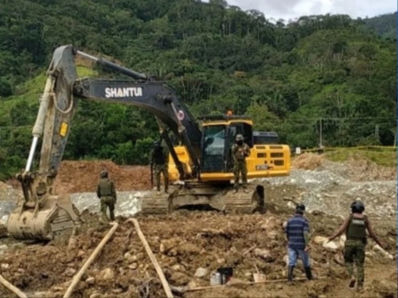 Ejército destruye dos campamentos de minería ilegal en la frontera sur tras masacre de 11 militares