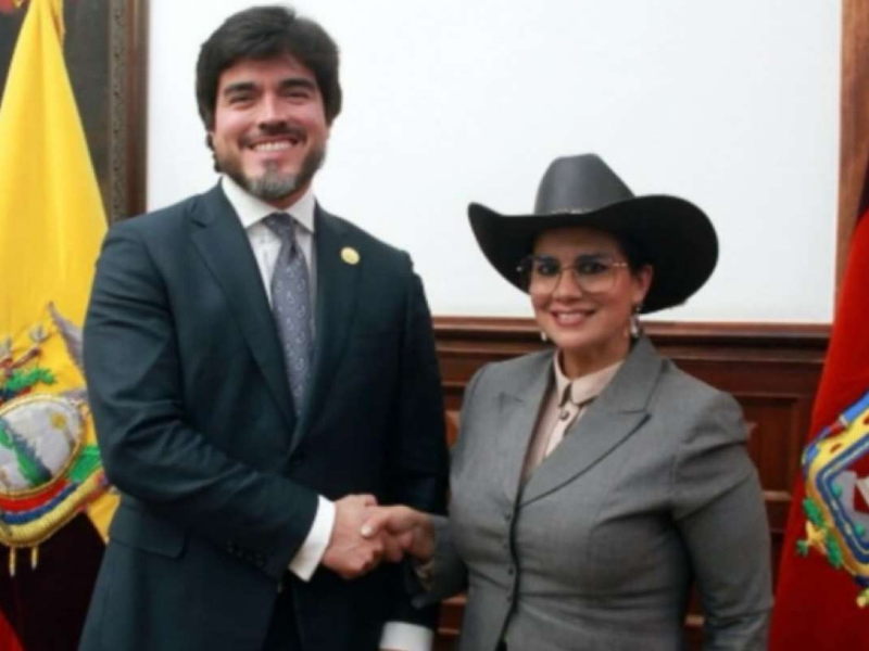 Excorreísta Mónica Salazar se suma al “Acuerdo Nacional” impulsado por el Gobierno
