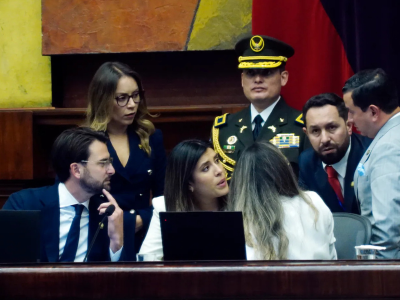Bancada de la Revolución Ciudadana responde a Niels Olsen tras acción de protección