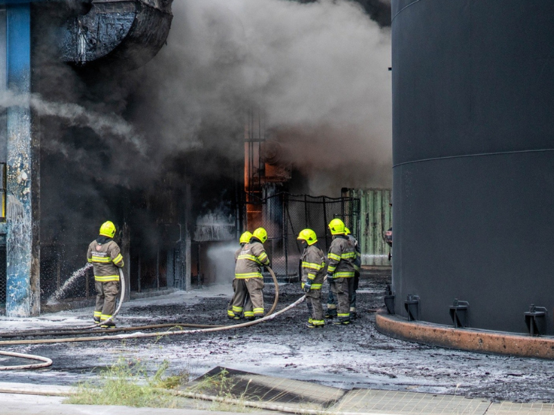 Petroecuador enfrenta crisis tras incendio en Refinería de Esmeraldas