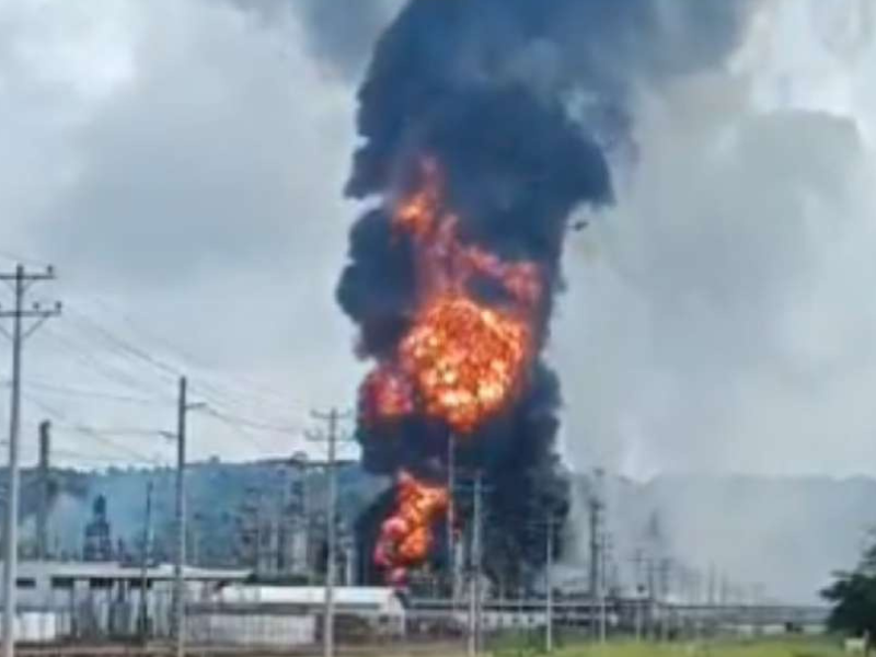 Petroecuador declara emergencia en la Refinería de Esmeraldas tras incendio