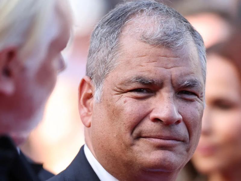 Rafael Correa asiste al estreno de documental sobre Julian Assange en Cannes