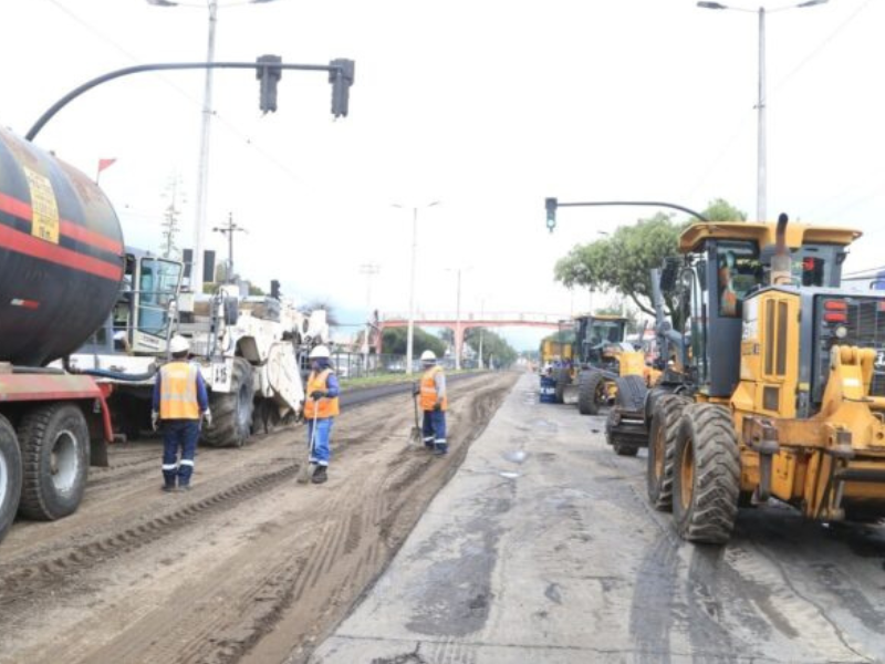 Escasez de asfalto retrasa obras viales en Quito