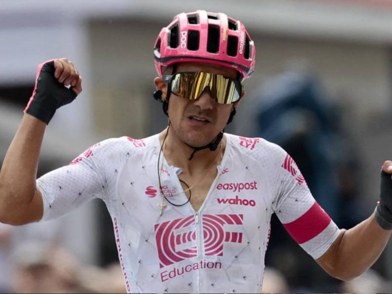 Carapaz gana etapa y sube en el Giro de Italia