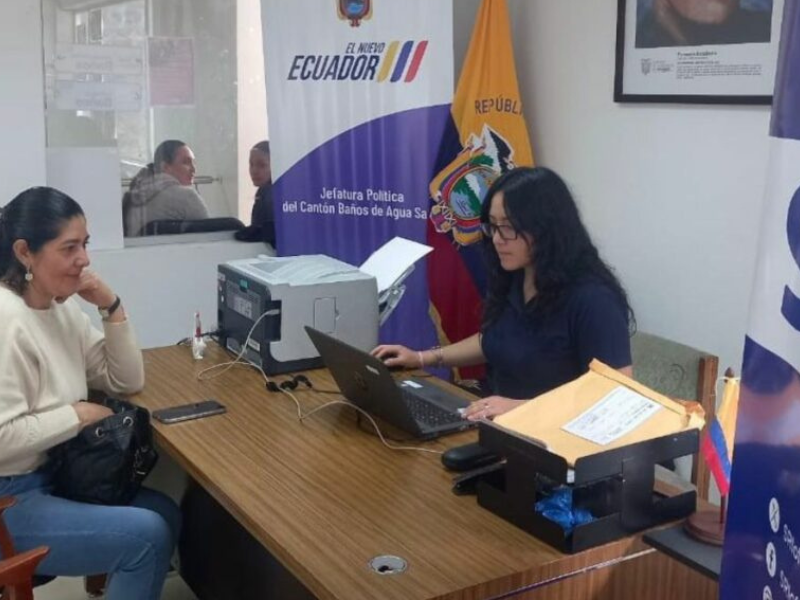 SRI intensifica control sobre consumos en el exterior con tarjetas y llama a regularizar el ISD