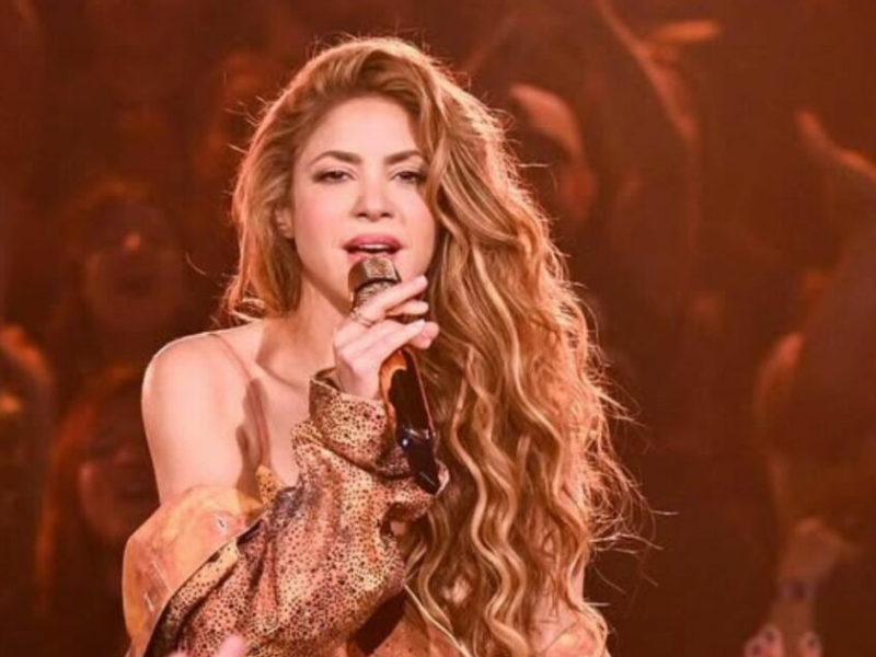 Shakira emociona al interpretar ‘Antología’ en el programa de Jimmy Fallon