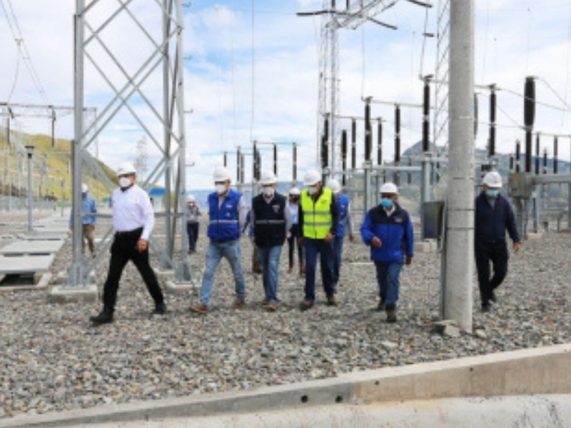 Ecuador paga altos precios por electricidad importada desde Colombia