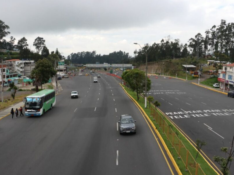 Cierre parcial de la Autopista General Rumiñahui para instalación de señalética