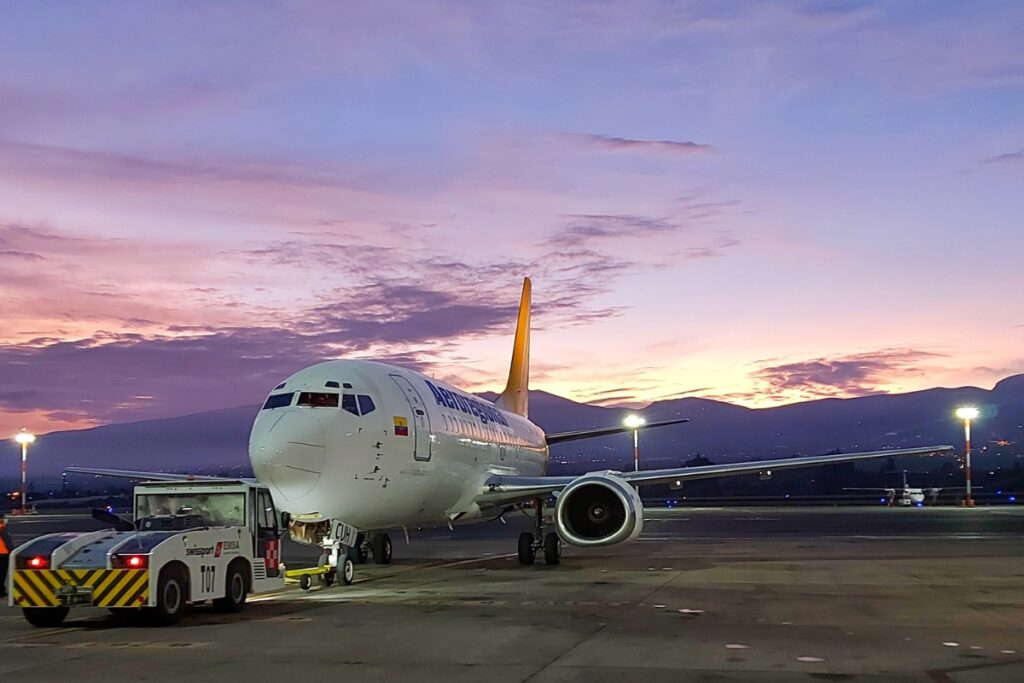Aeropuerto de Quito suspenderá operaciones el 10 de mayo por mantenimiento de pista