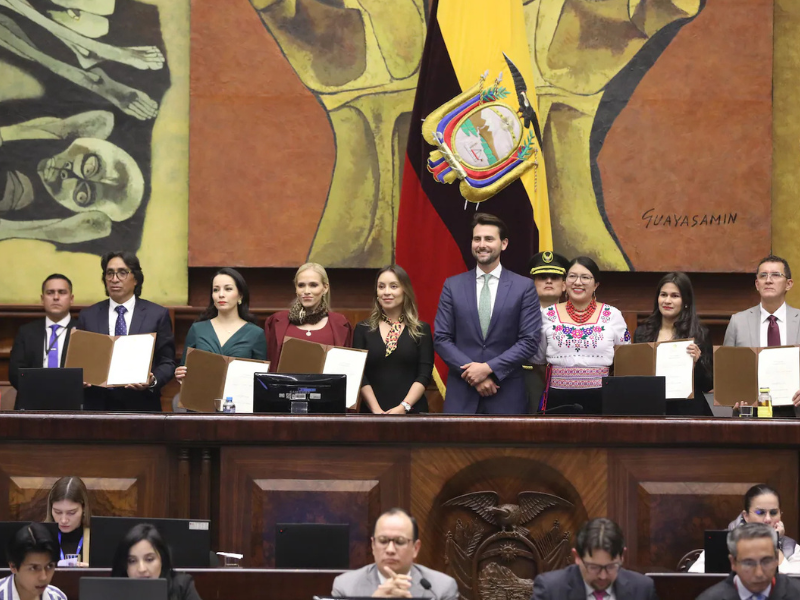 Asamblea posesiona a nuevos parlamentarios andinos