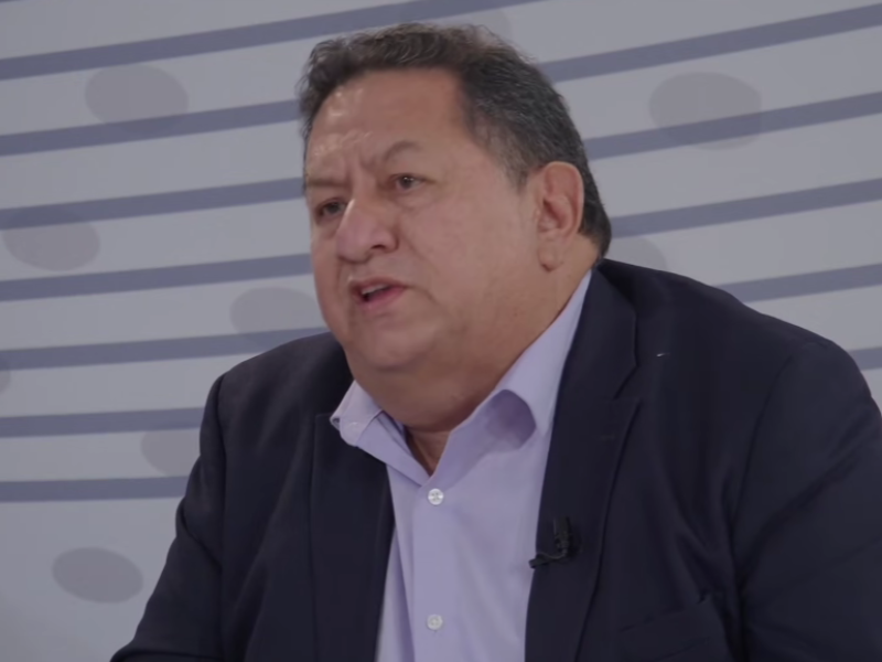 Ecuador inicia el nuevo ciclo escolar entre brotes epidémicos y desafíos en infraestructura