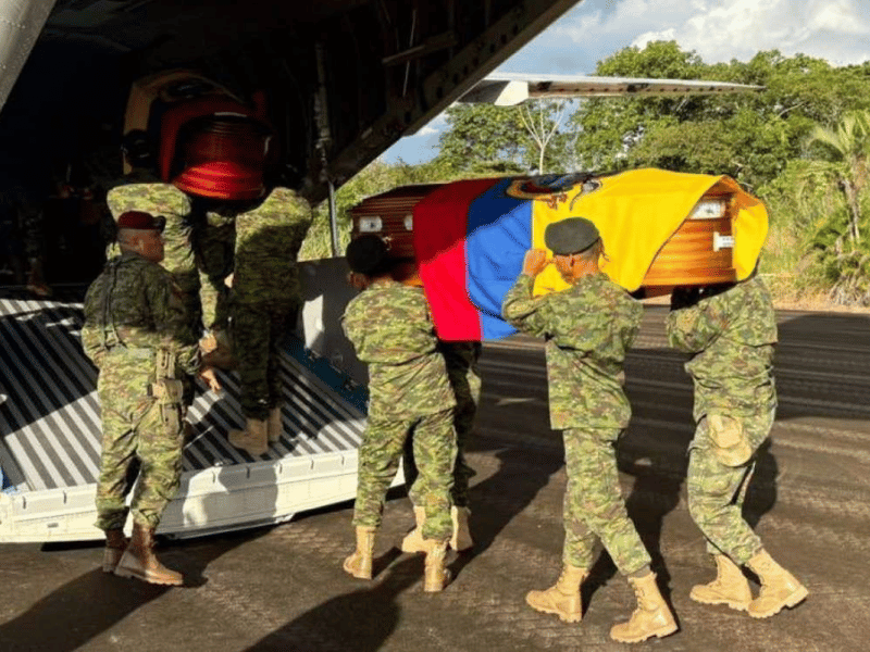 Parten hacia Quito los cuerpos de los soldados asesinados en Alto Punino