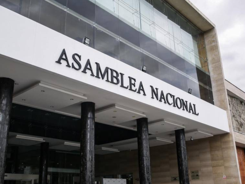 Asambleístas acumulan USD 52.000 en multas por inasistencias y retrasos