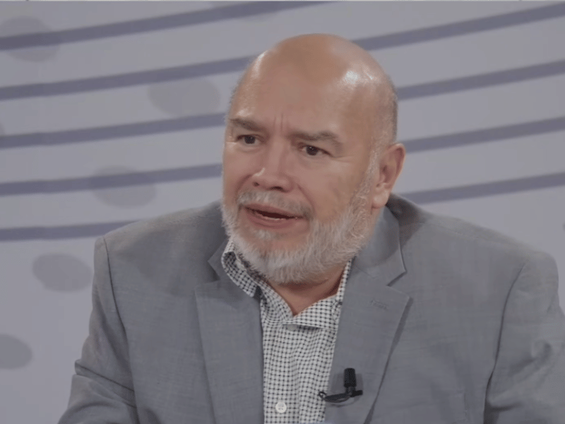 Carlos Cueva González: el emprendedor que construyó un imperio farmacéutico desde una botica en un garaje