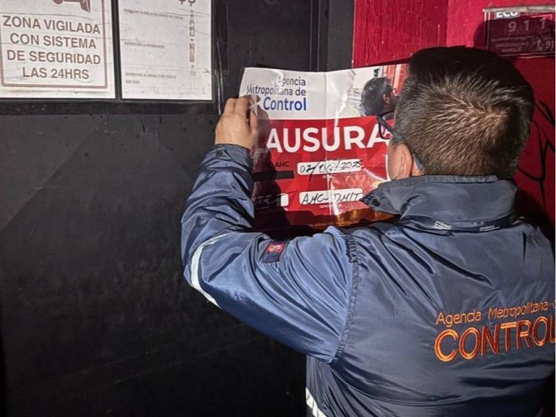 Clausuran dos centros nocturnos en Quito: hallaron droga, armas blancas y trabajadoras sexuales
