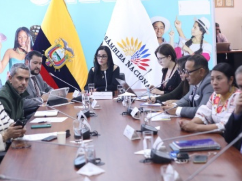 Asamblea fiscaliza reparación a la niñez afectada por mecheros petroleros en la Amazonía