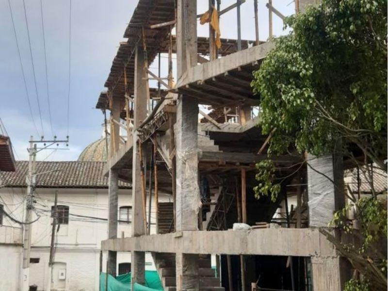 Ministerio de Cultura exige frenar edificio en Guápulo por afectar patrimonio de Quito