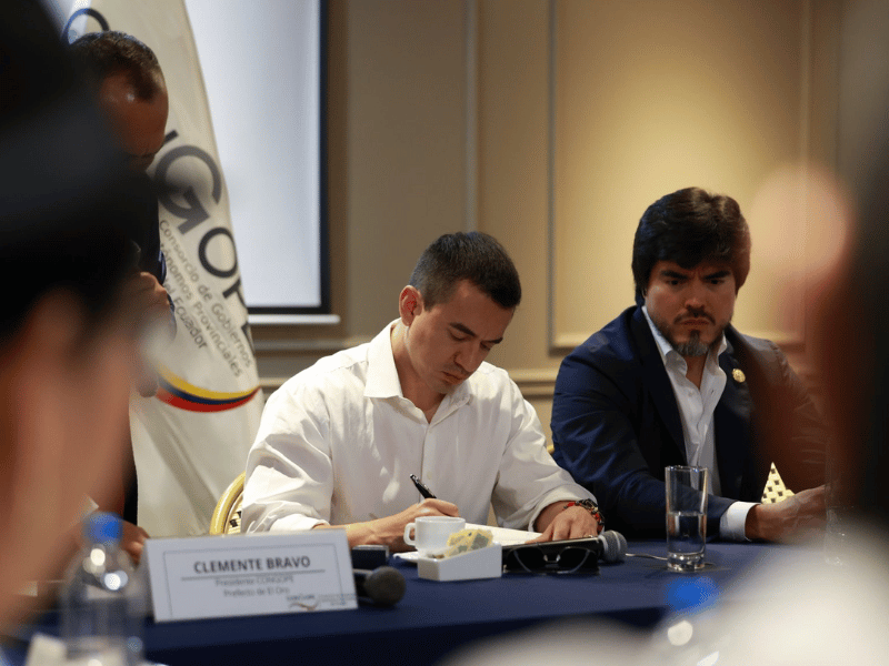 Presidente Noboa recibe reconocimientos de parte de los GAD