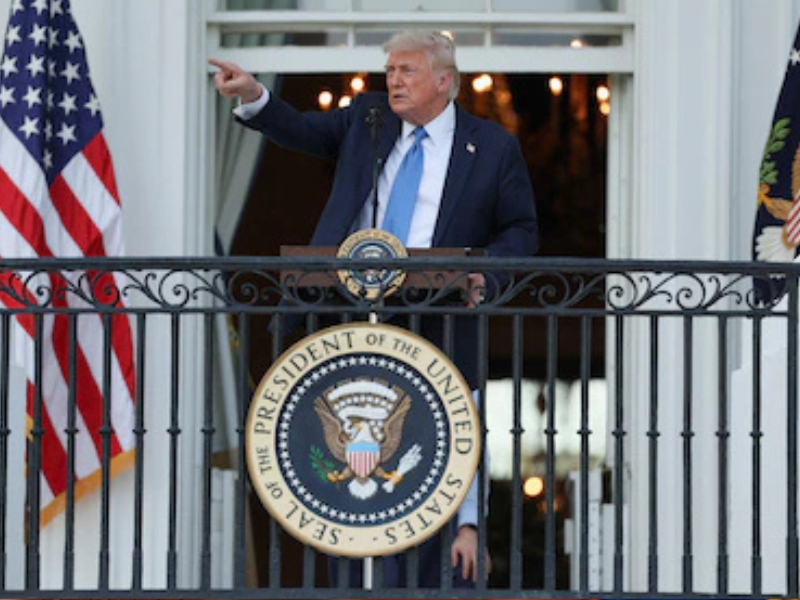Estados Unidos prohíbe la entrada a ciudadanos de 12 países y restringe parcialmente a otros siete