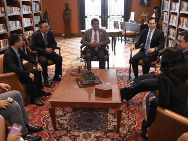 Ecuador retoma negociaciones en EE. UU. para frenar aranceles del 10%