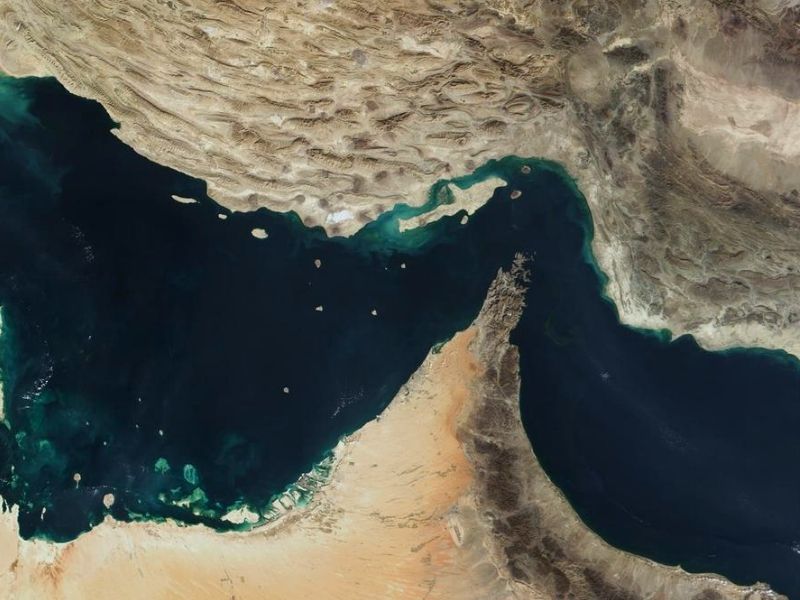 Irán responde a bombardeos con amenaza global: aprueban el cierre del estrecho de Ormuz