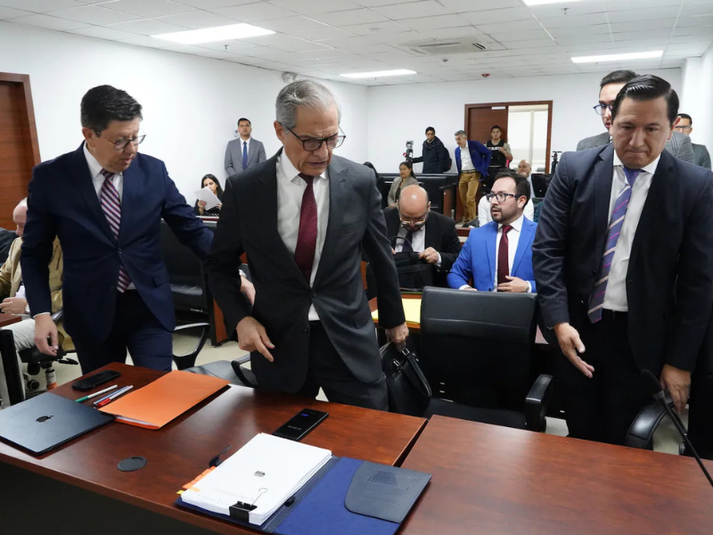 TCE multa con 11.750 dólares al exjuez Fernando Muñoz tras queja del presidente Noboa