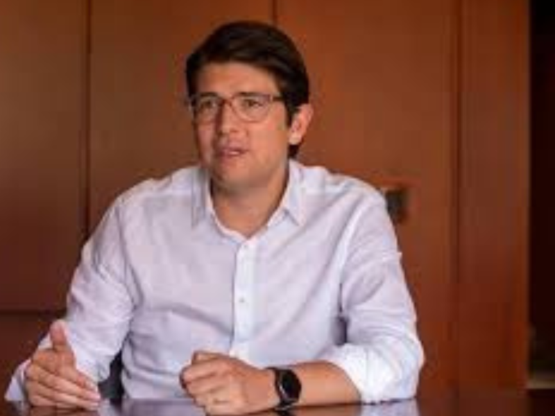 Miguel Uribe Turbay presenta leve mejoría y entra en fase subaguda tras estado crítico