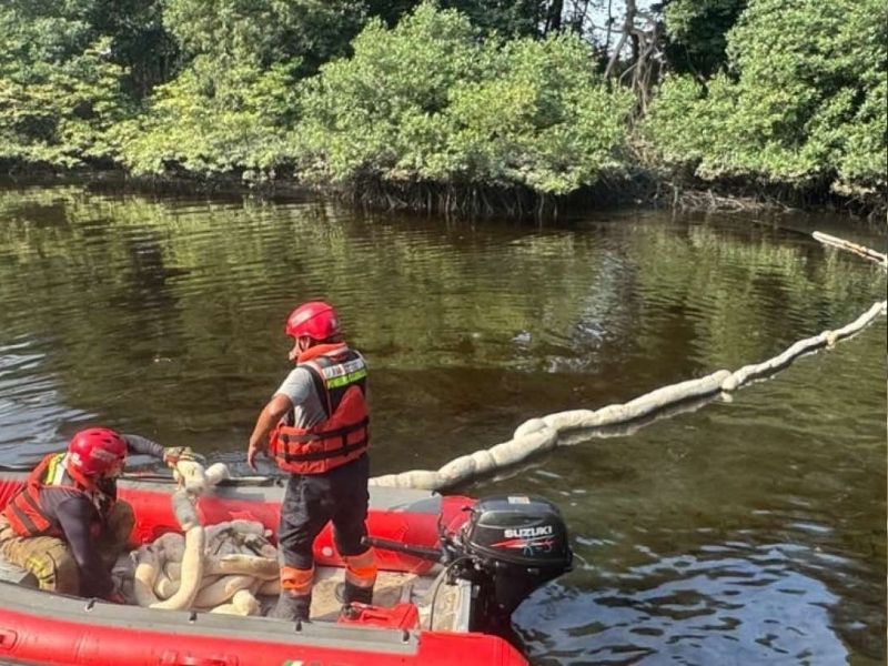 Controlado el derrame de combustible en el Estero Salado, pero investigan daños ambientales