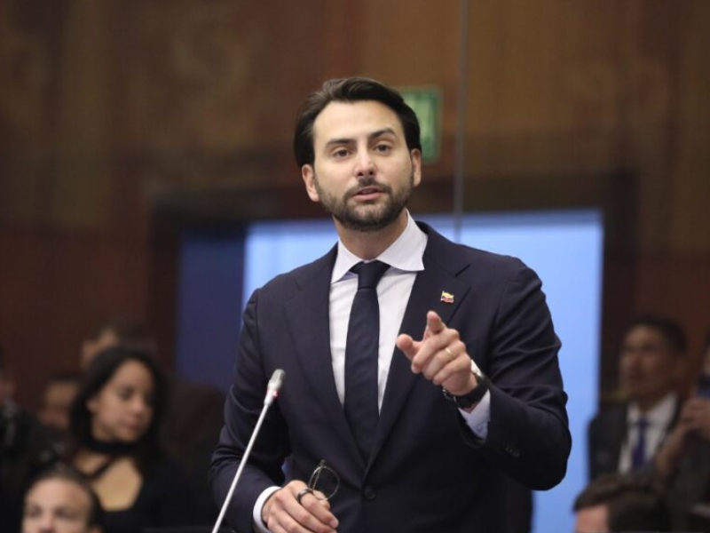 Tensión en la Asamblea por rectificación de votación y apelación contra Niels Olsen