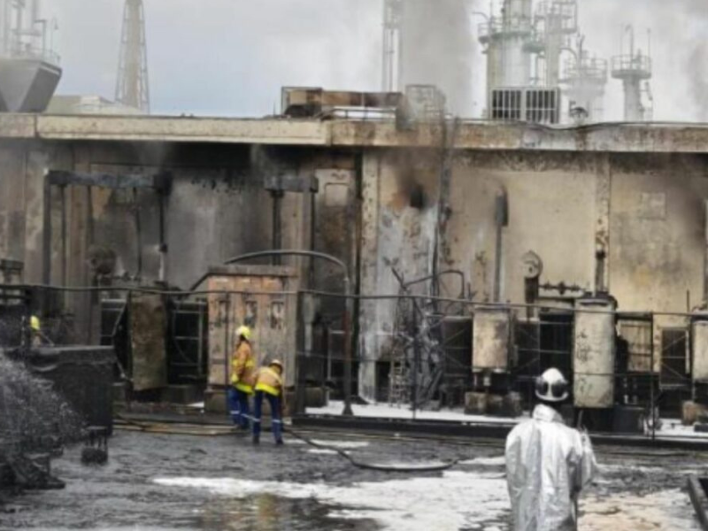 Graves daños por incendio en la Refinería de Esmeraldas obligan a paralización total de operaciones