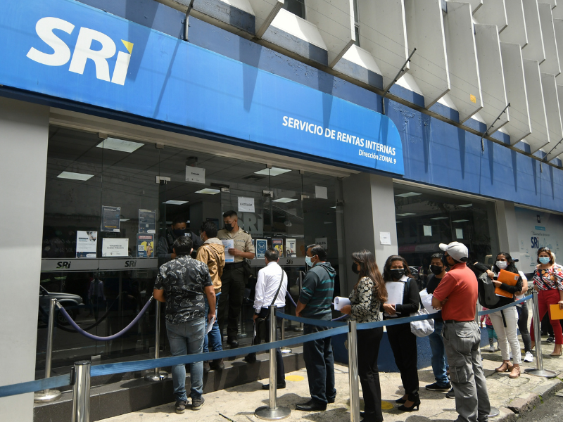 Adultos mayores denuncian retrasos de hasta cinco meses en la devolución del IVA